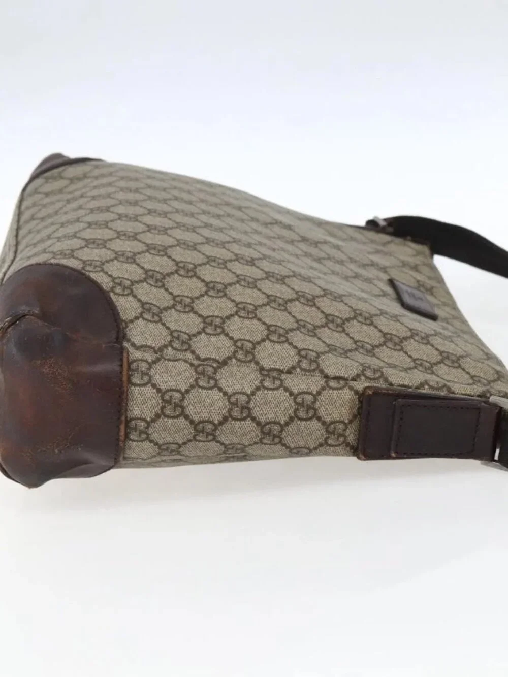 Gucci brand	gucci color	beige
